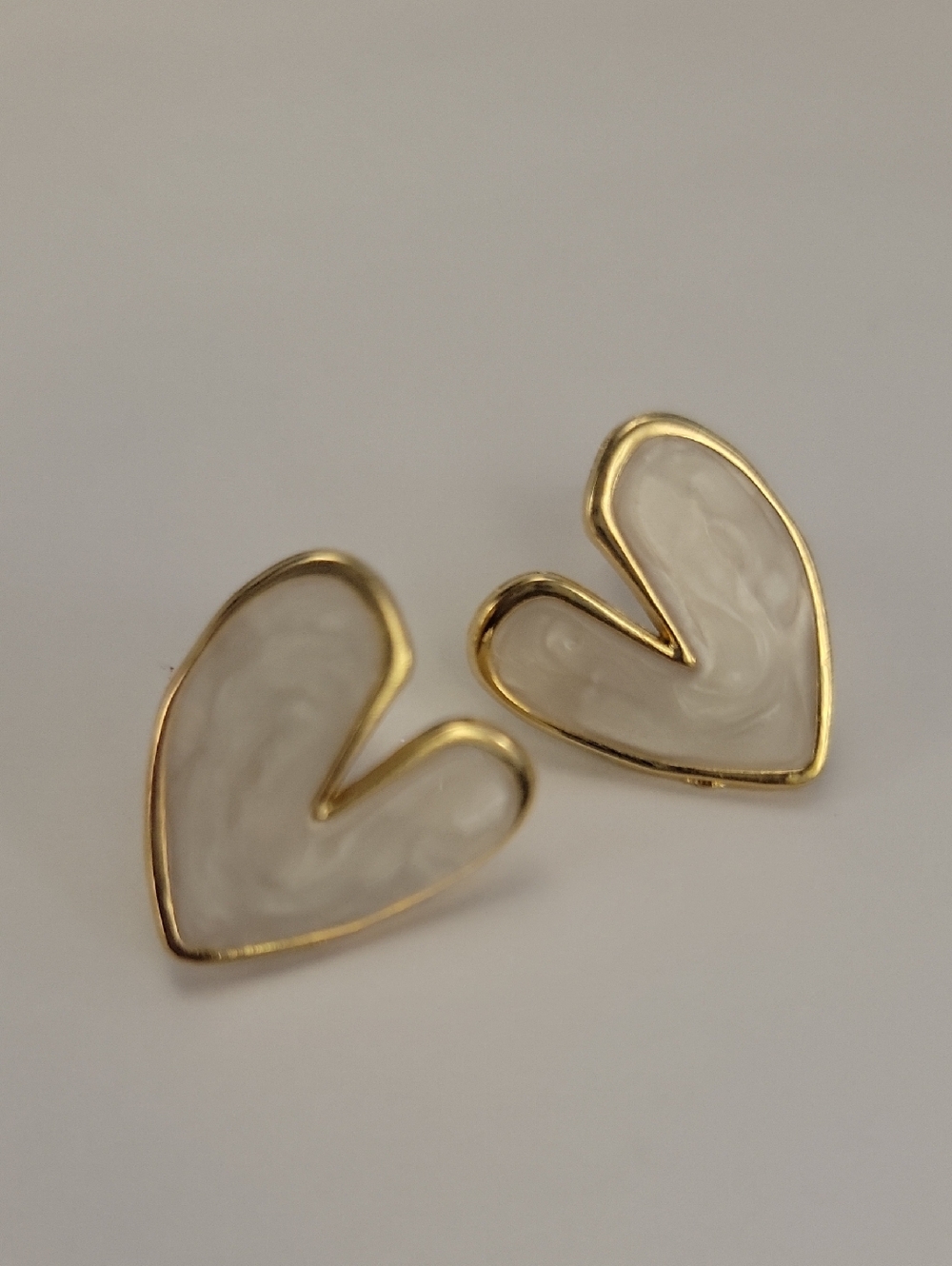 Gold-Trim White Heart Resin Stud Earrings - Women Jewelry